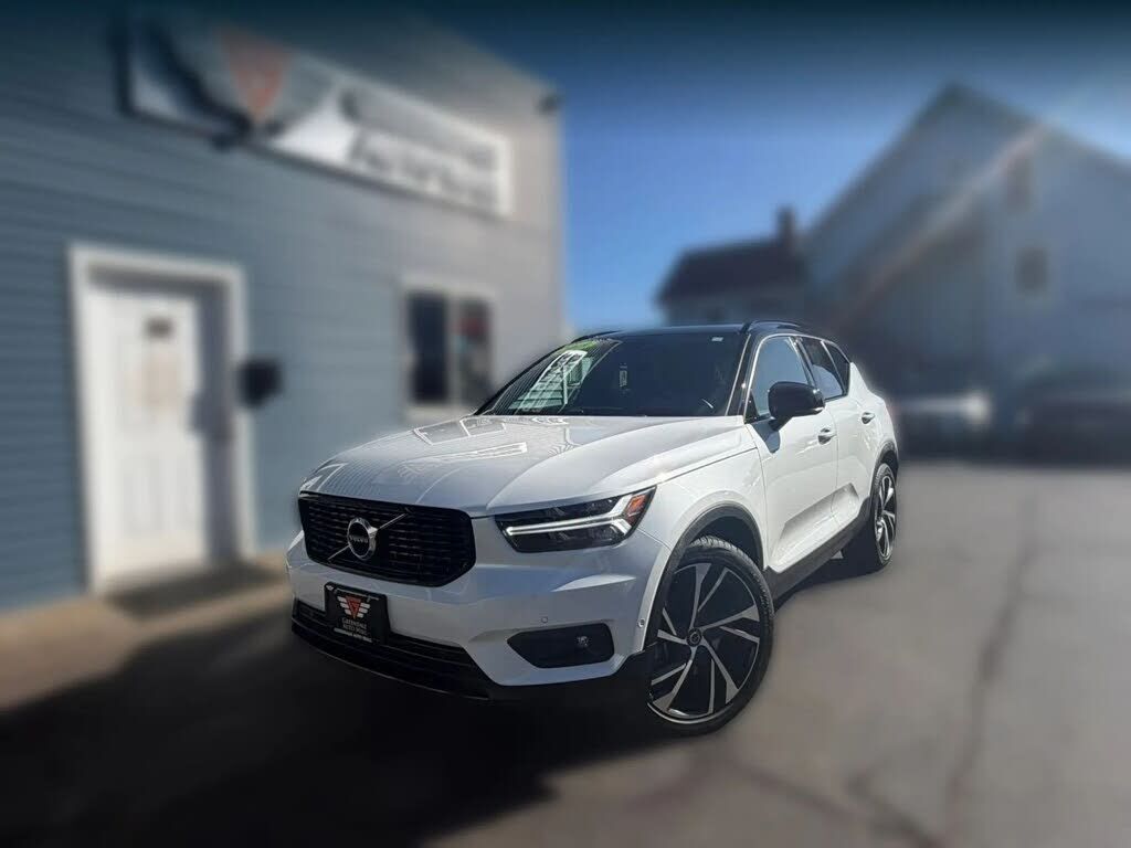 2019 VOLVO XC40