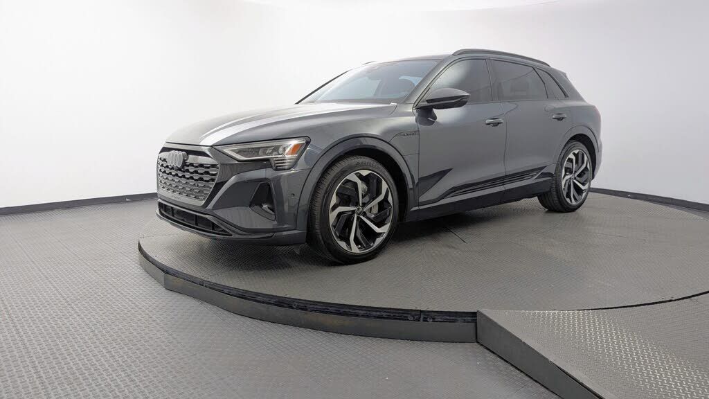 2024 Audi Q8