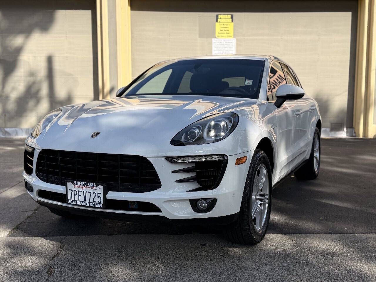 2016 PORSCHE Macan