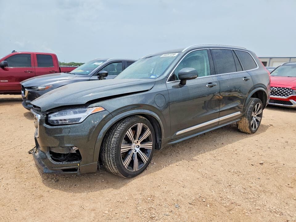 2022 VOLVO XC90