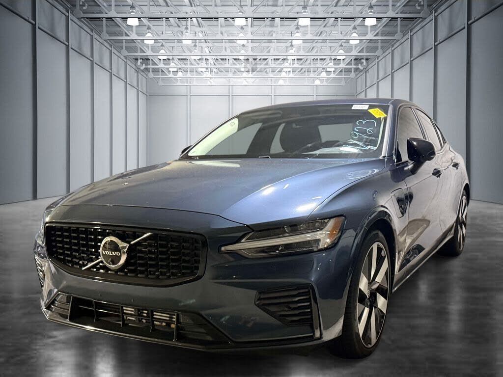 2025 VOLVO S60
