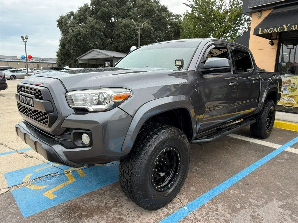 2017 TOYOTA Tacoma