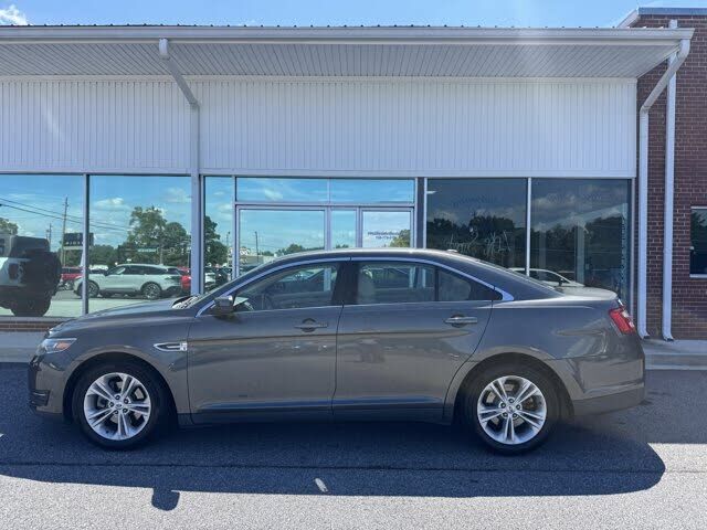2018 FORD Taurus