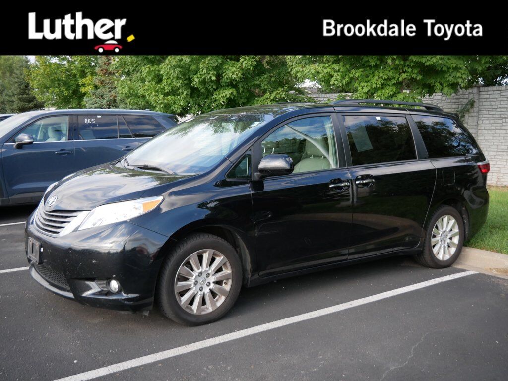 2015 TOYOTA Sienna