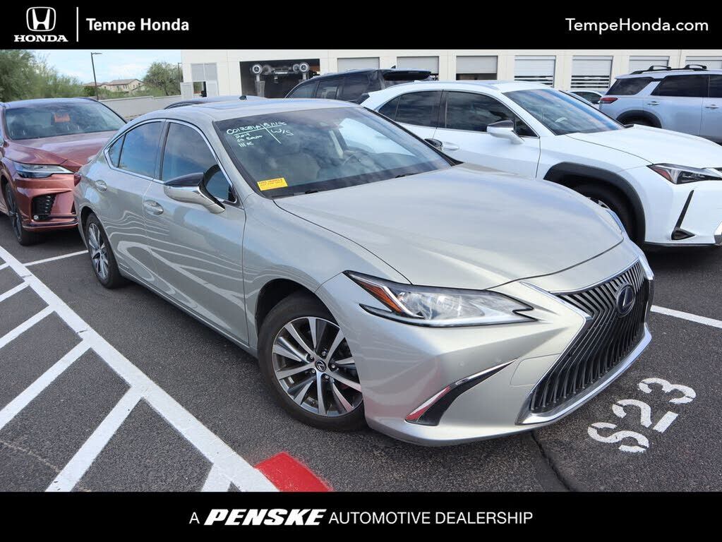 2019 LEXUS ES