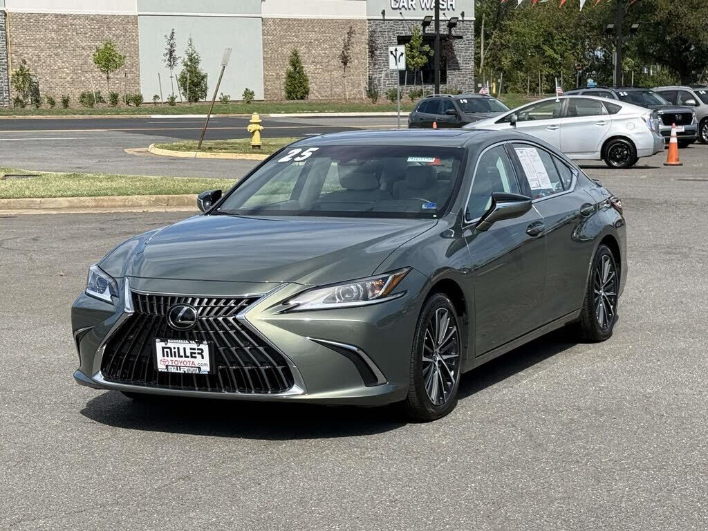 2025 LEXUS ES