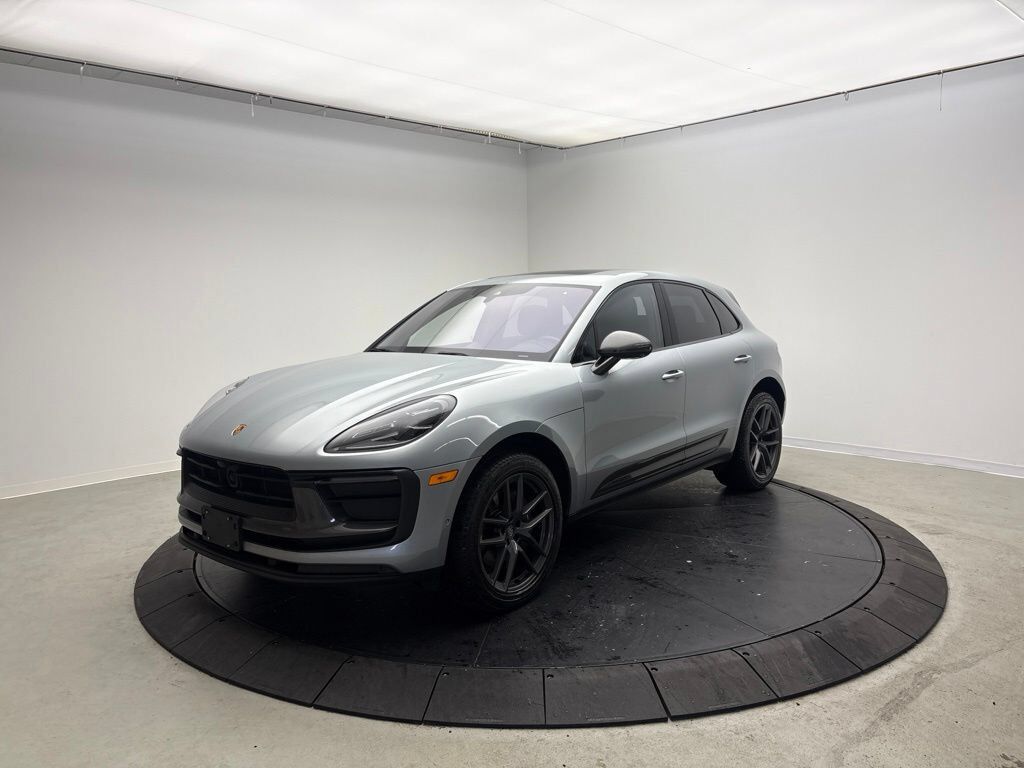 2024 PORSCHE Macan