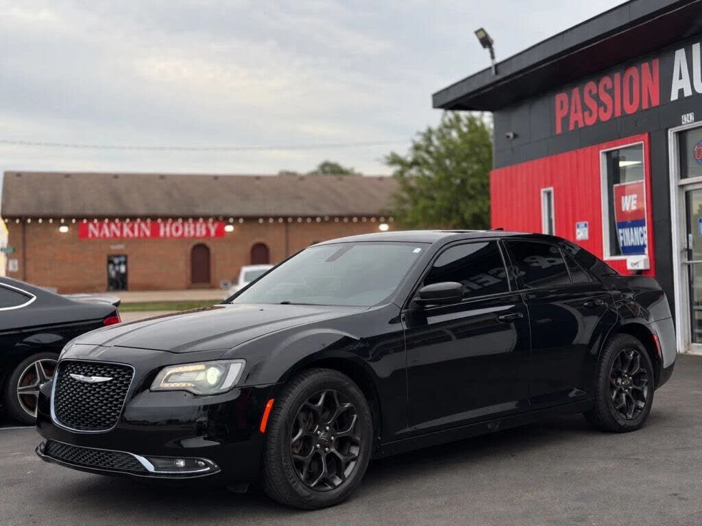 2019 CHRYSLER 300