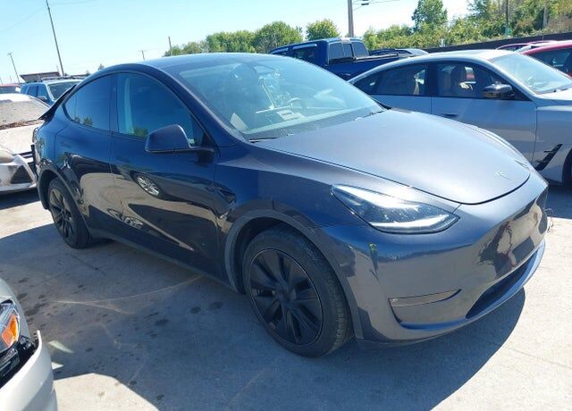 2024 TESLA Model Y