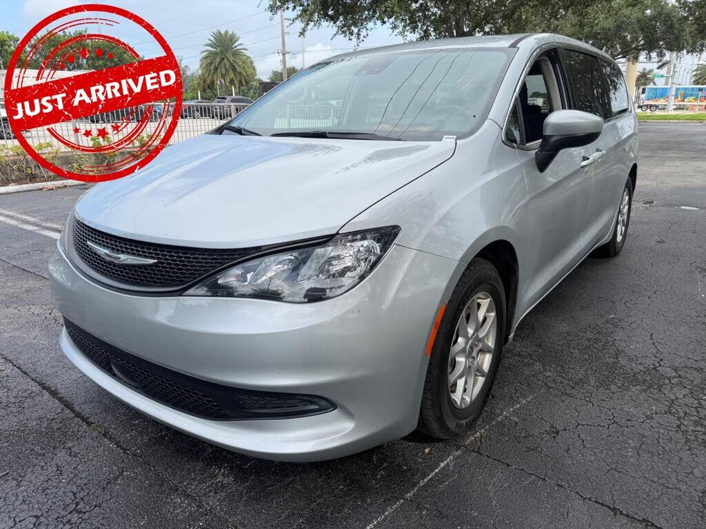 2023 CHRYSLER Voyager