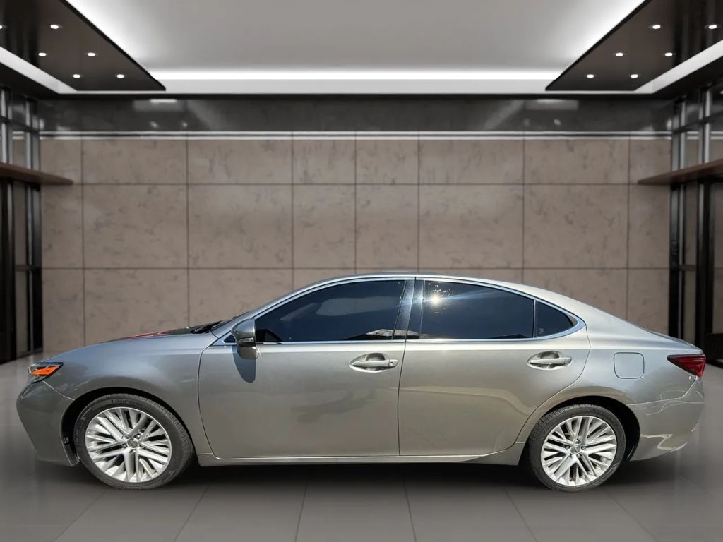 2016 Lexus ES
