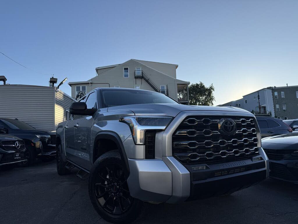 2024 TOYOTA Tundra