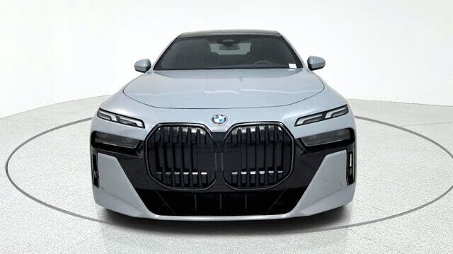2026 BMW 740i