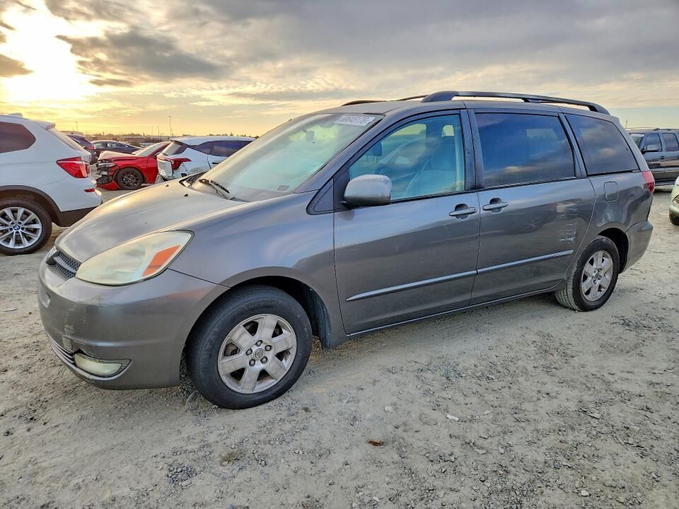 2004 TOYOTA Sienna
