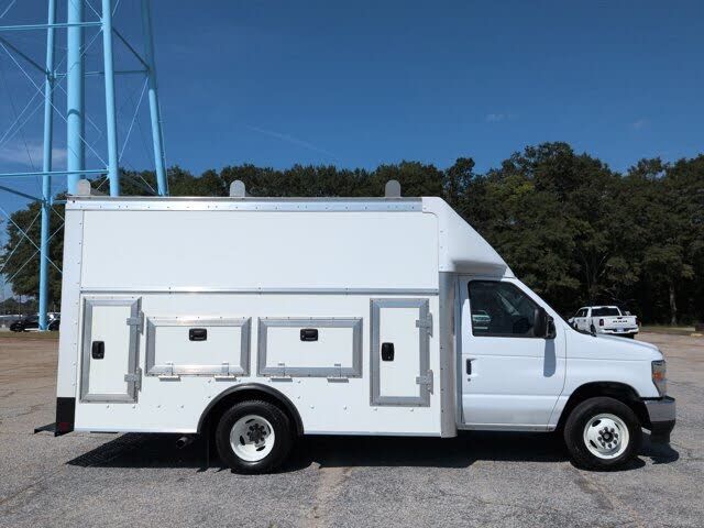 2025 FORD E-350