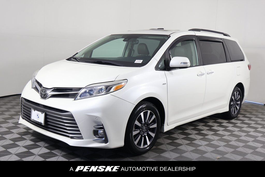 2019 TOYOTA Sienna