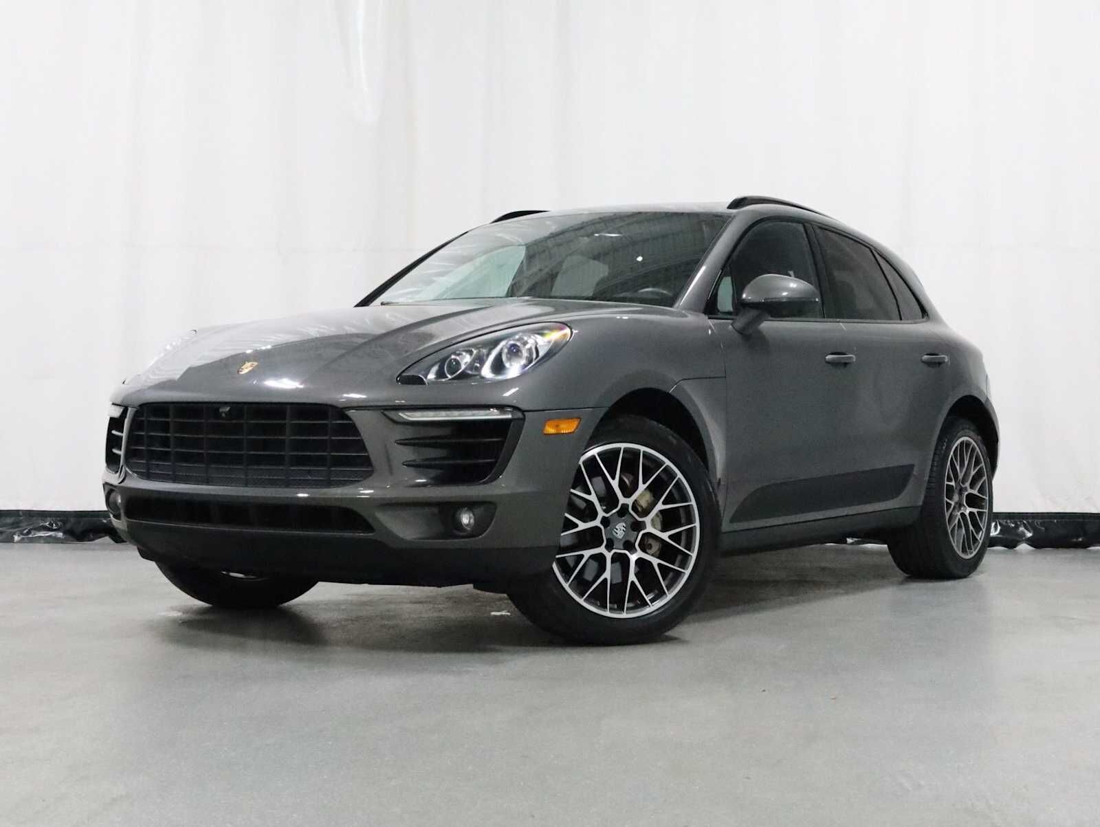2016 PORSCHE Macan