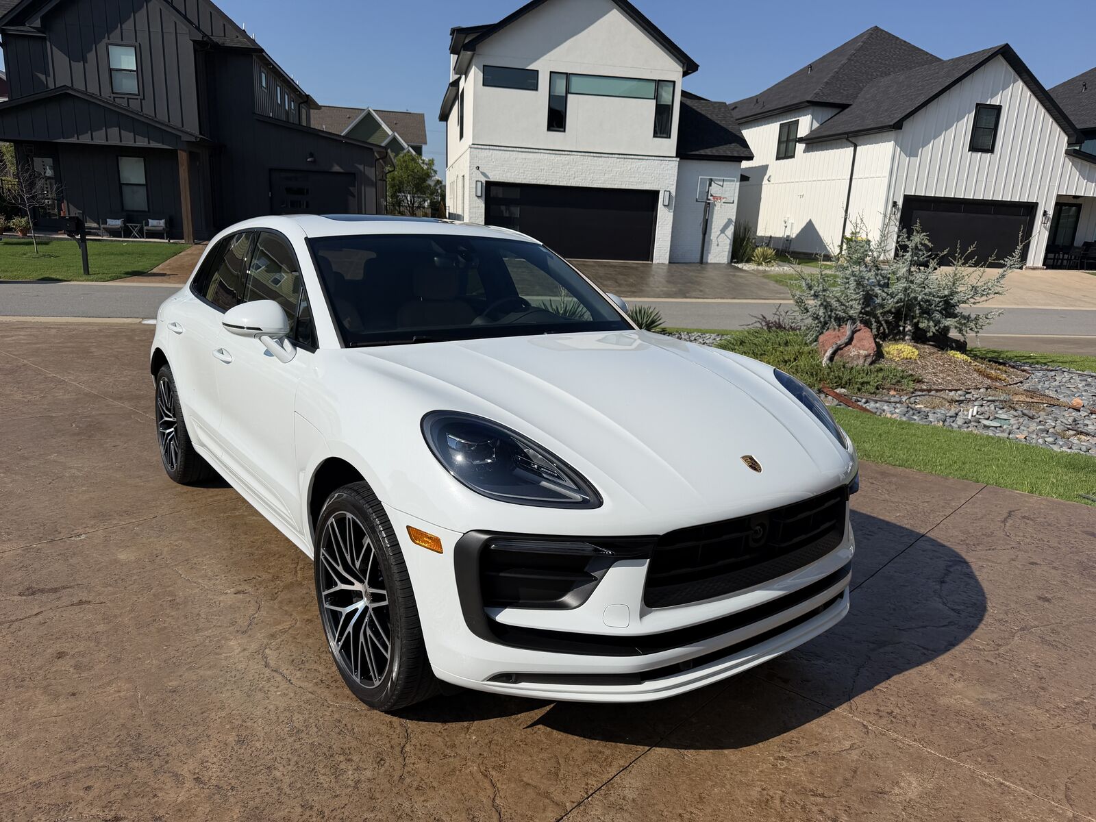 2024 PORSCHE Macan