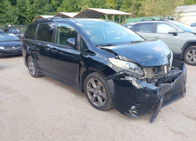 2019 TOYOTA Sienna
