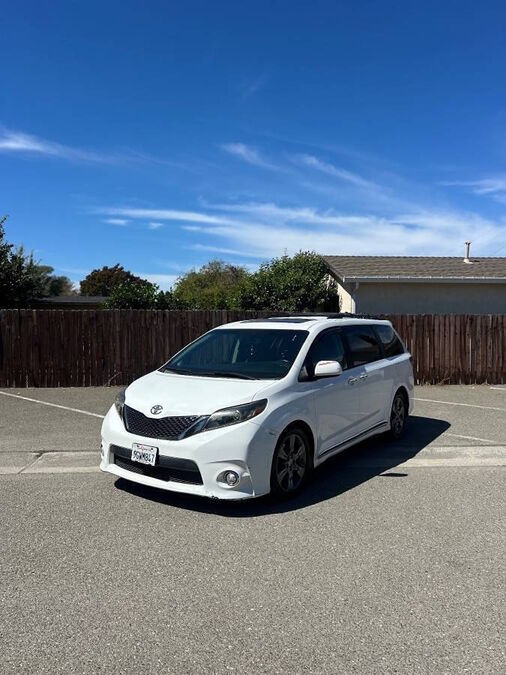 2016 TOYOTA Sienna