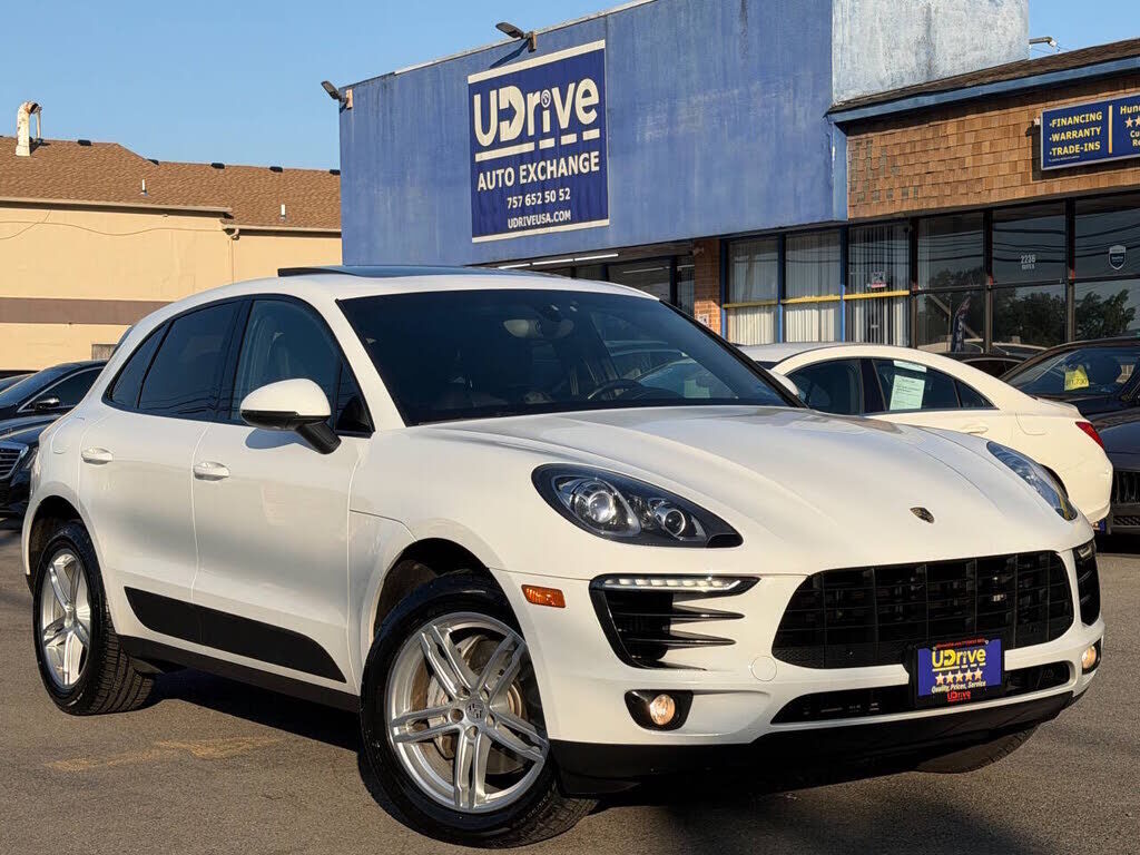 2016 PORSCHE Macan