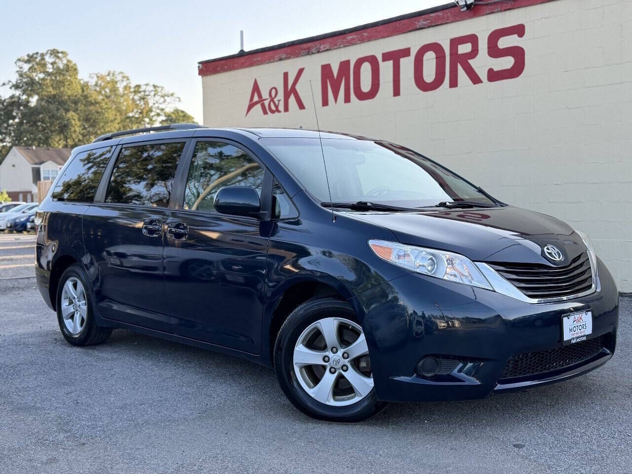 2011 TOYOTA Sienna