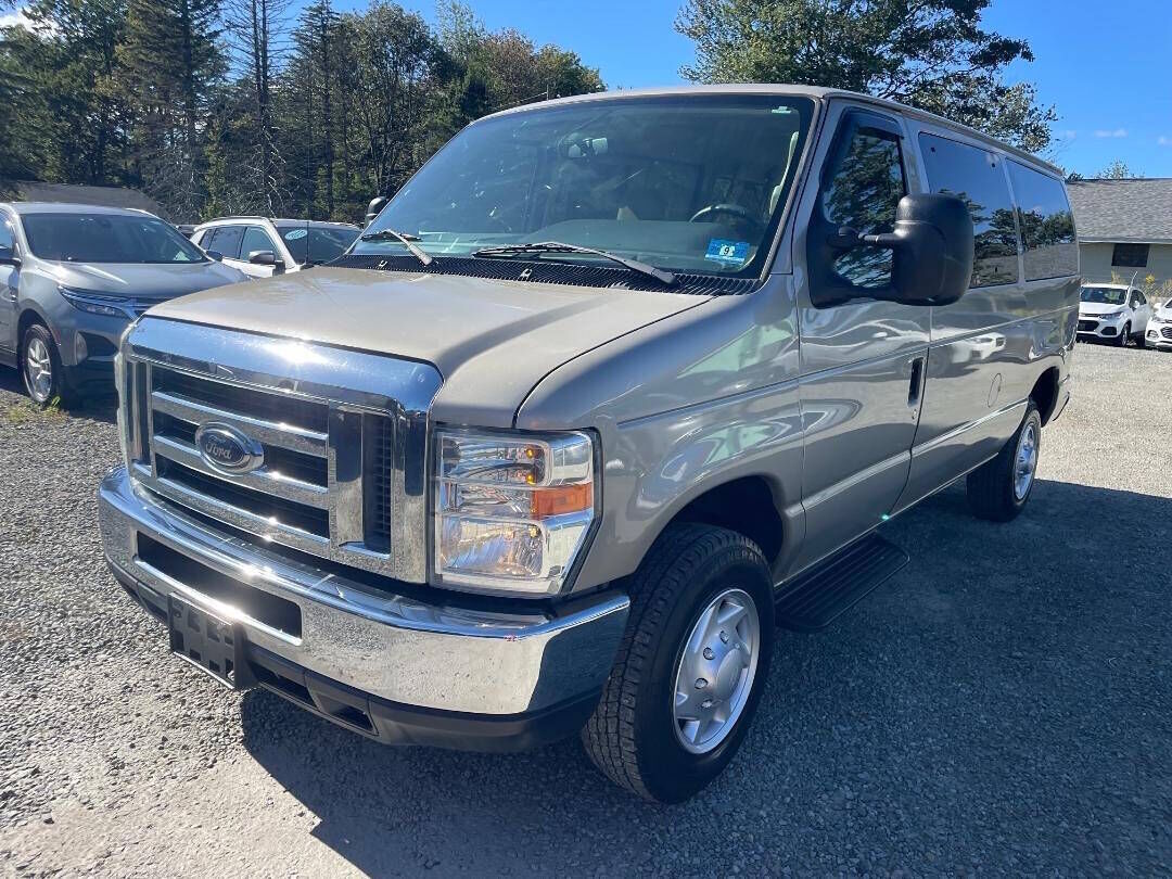 2012 FORD E-350