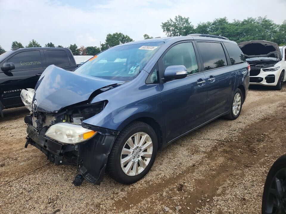 2013 TOYOTA Sienna