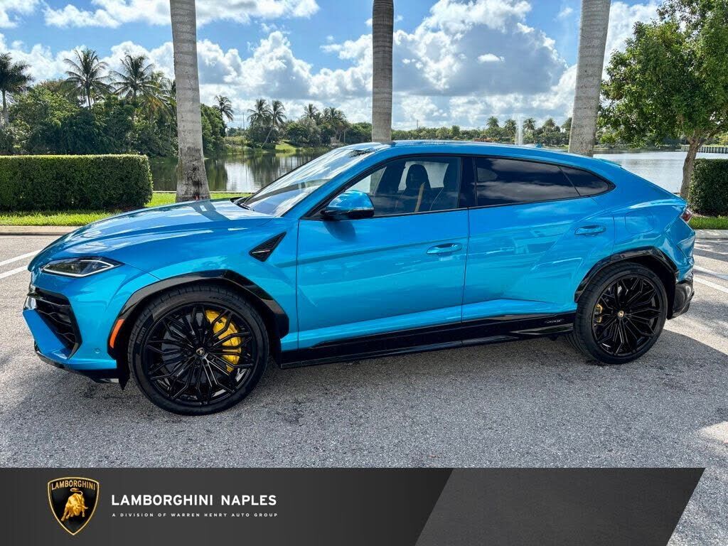 2026 LAMBORGHINI URUS