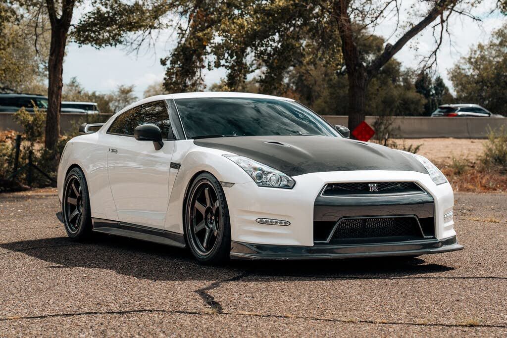 2014 NISSAN GT-R