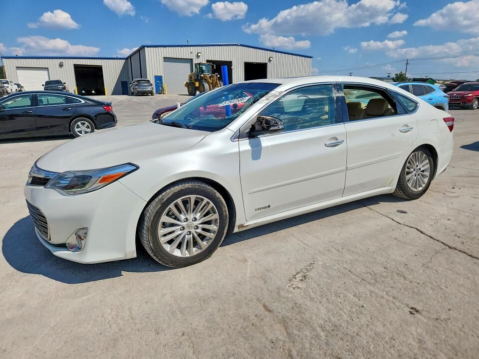 2013 TOYOTA Avalon