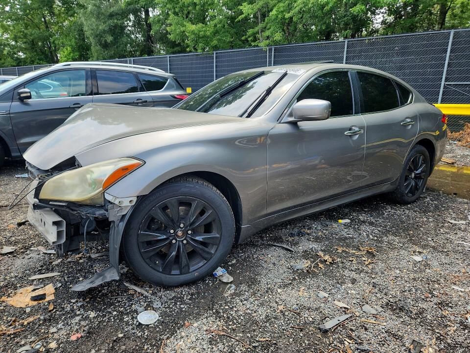 2011 INFINITI M56