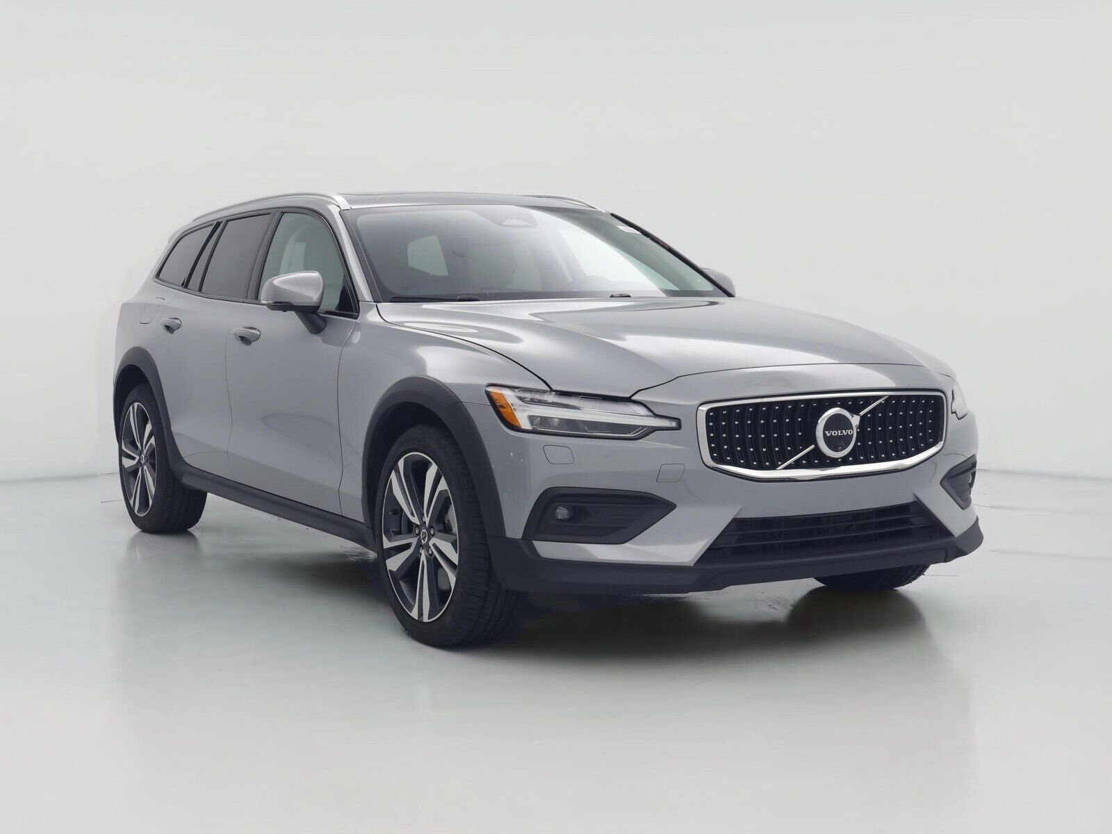 2025 VOLVO V60CC