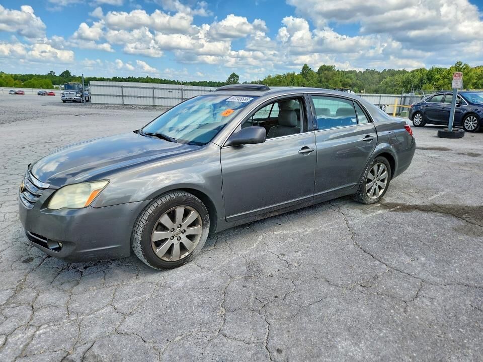 2005 TOYOTA Avalon