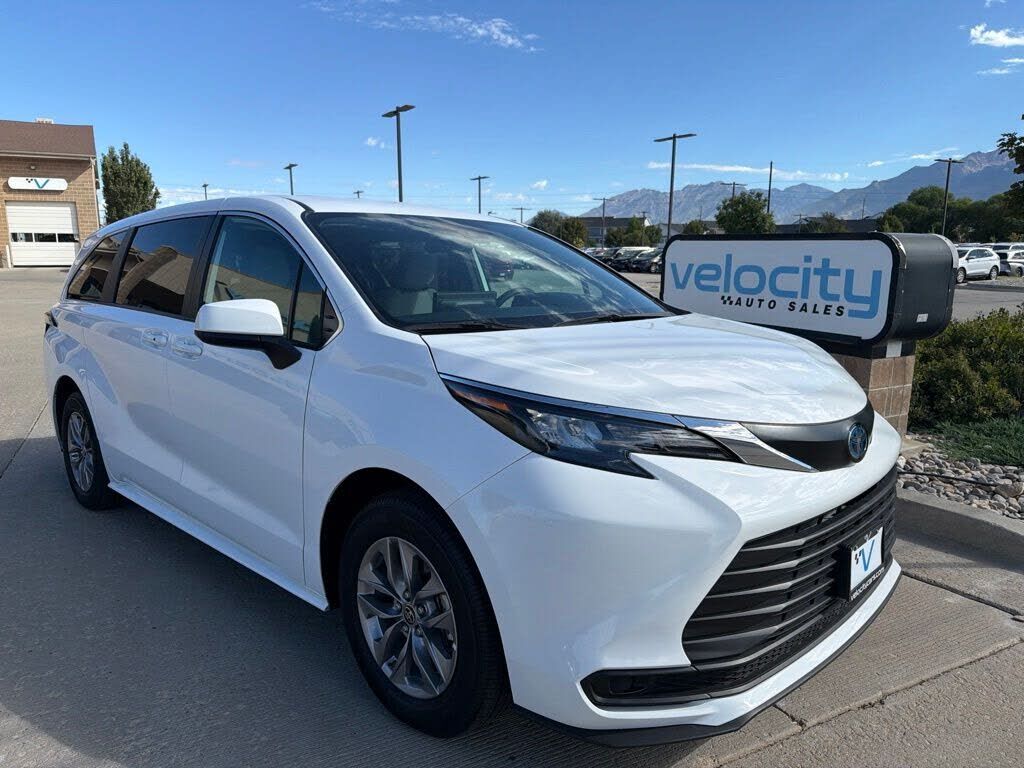 2025 TOYOTA Sienna