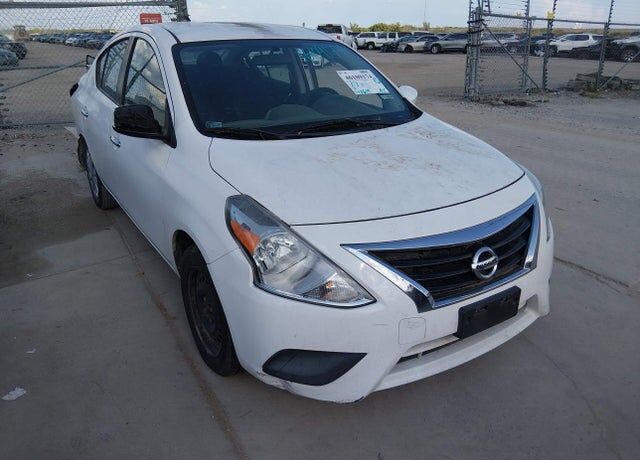 2015 NISSAN Versa