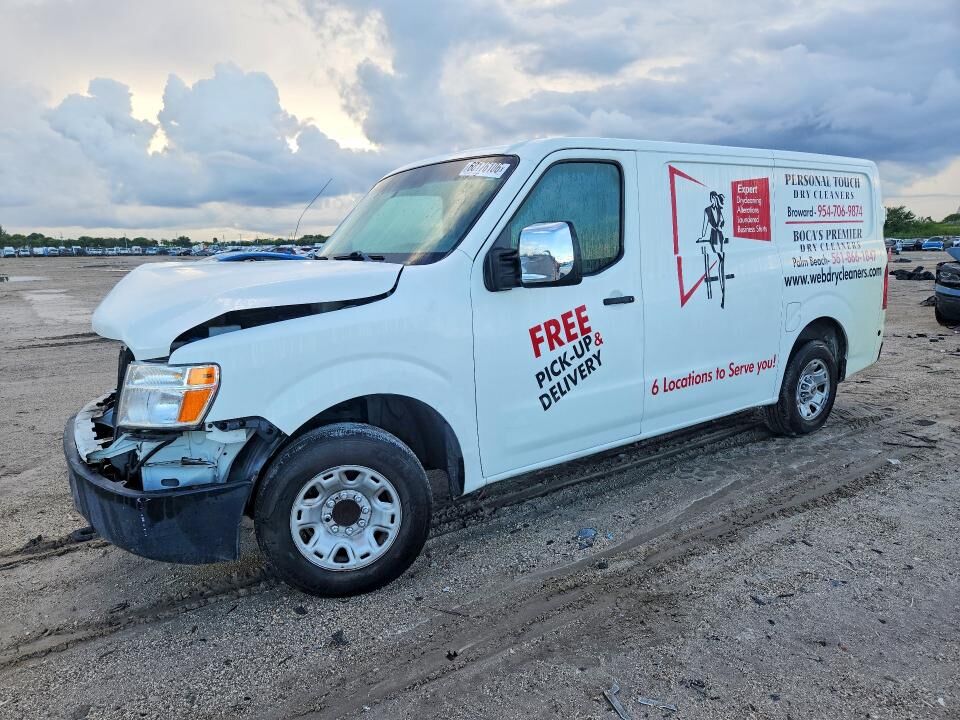 2017 NISSAN NV