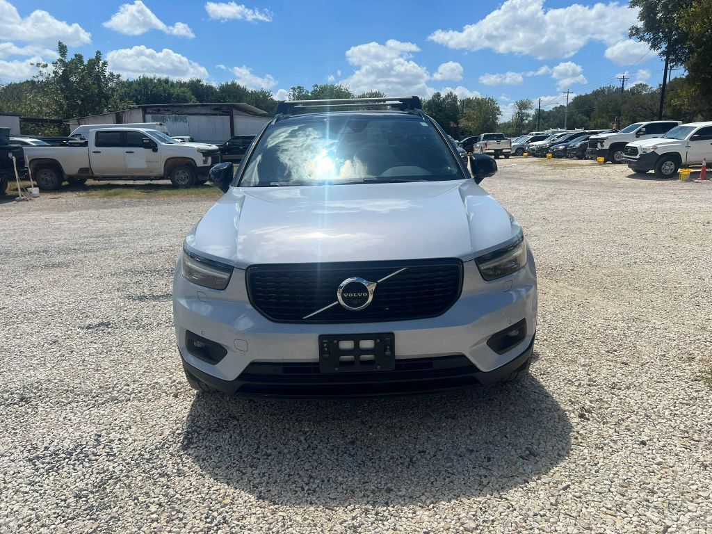 2020 VOLVO XC40