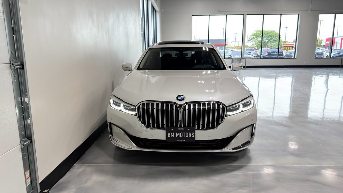 2022 BMW 740i