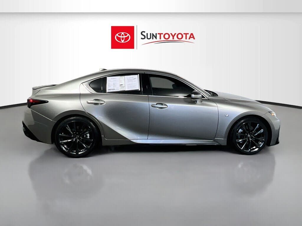 2022 Lexus IS
