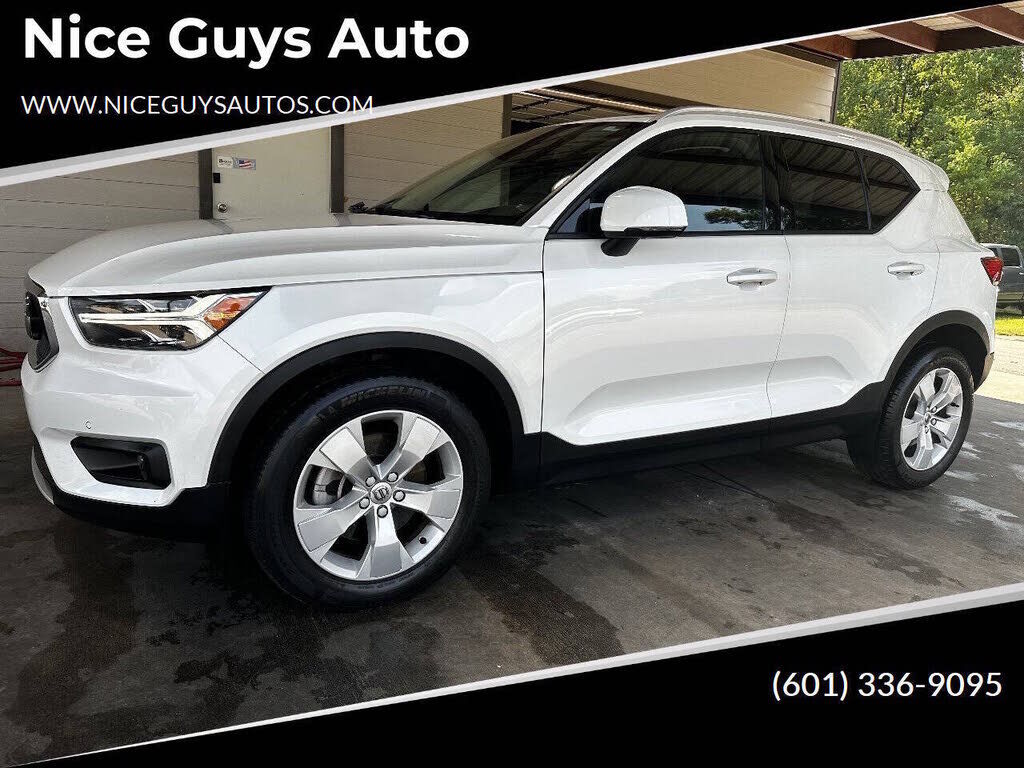 2022 VOLVO XC40