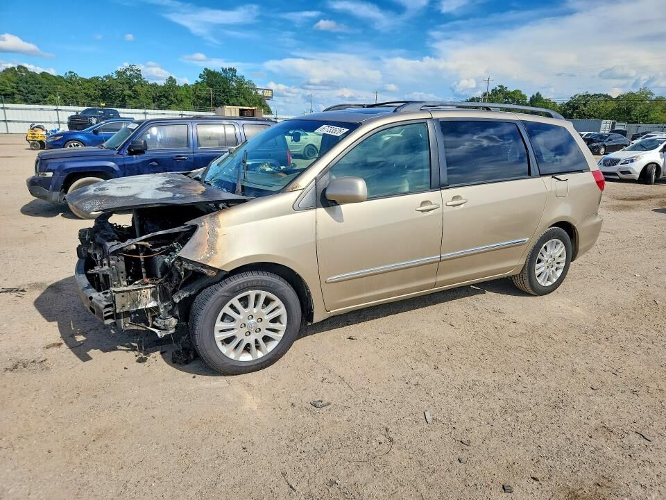 2010 TOYOTA Sienna