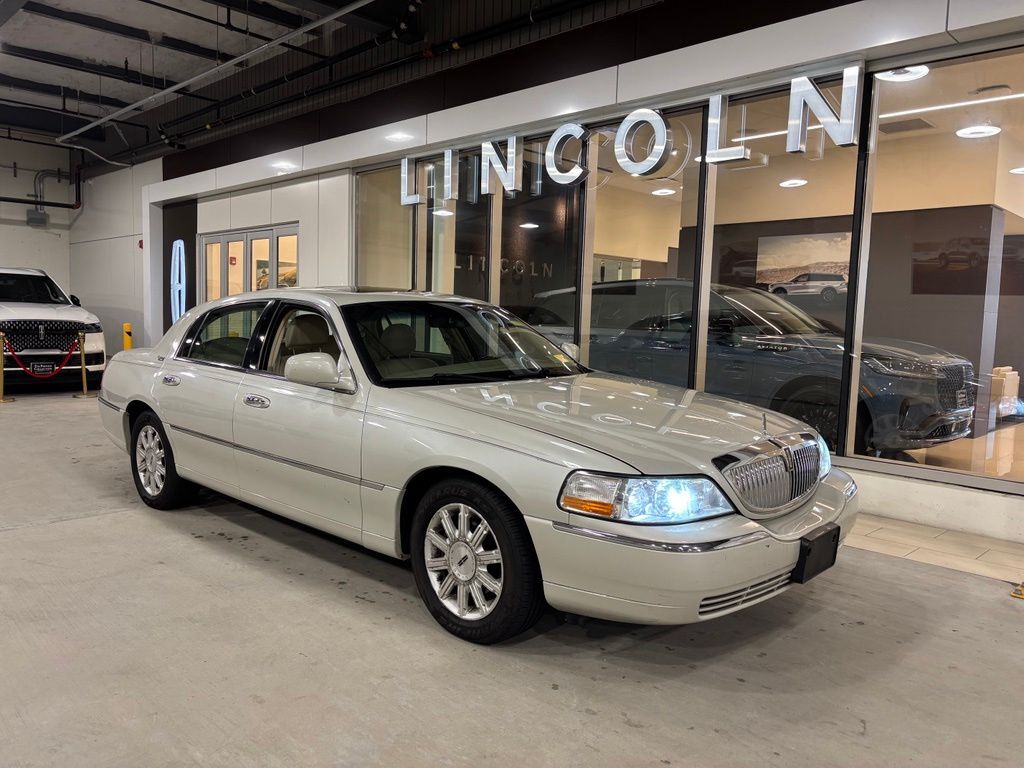 2006 LINCOLN Town Car