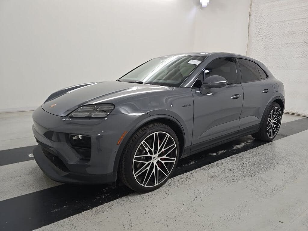 2025 PORSCHE Macan