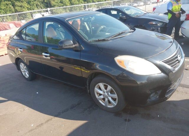 2013 NISSAN Versa