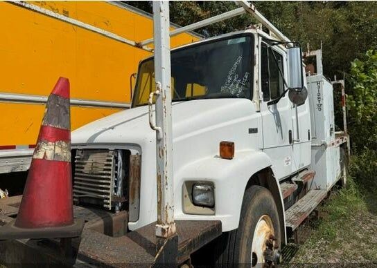 2001 FREIGHTLINER New Cascadia 126" Sleepercab