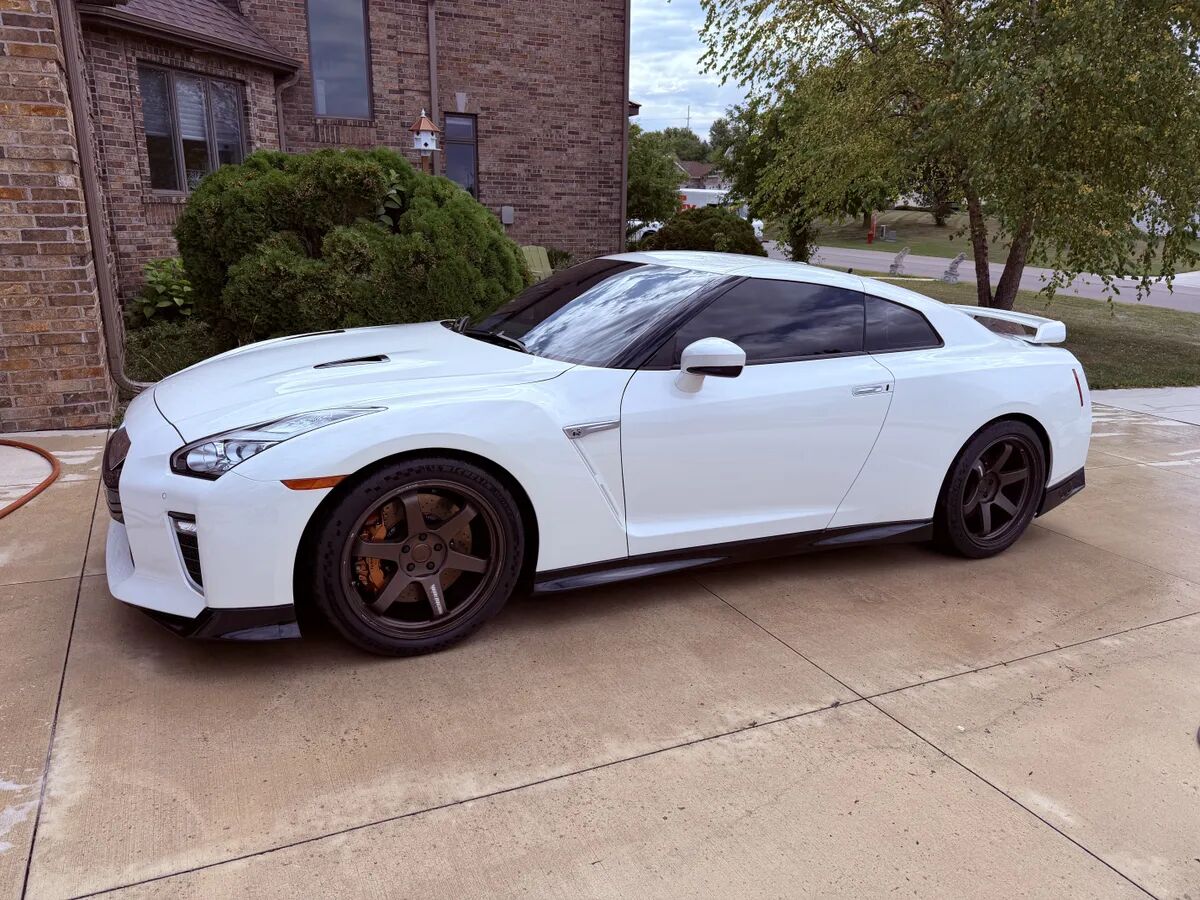 2021 NISSAN GT-R