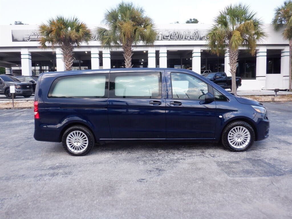 2022 MERCEDES-BENZ METRIS