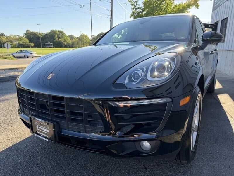 2017 PORSCHE Macan