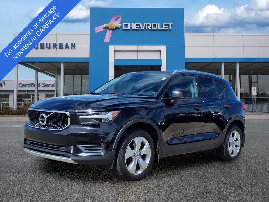 2022 VOLVO XC40